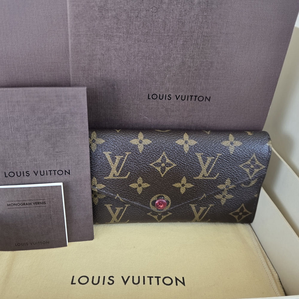 Louis Vuitton Women's Black Monogram Wallet